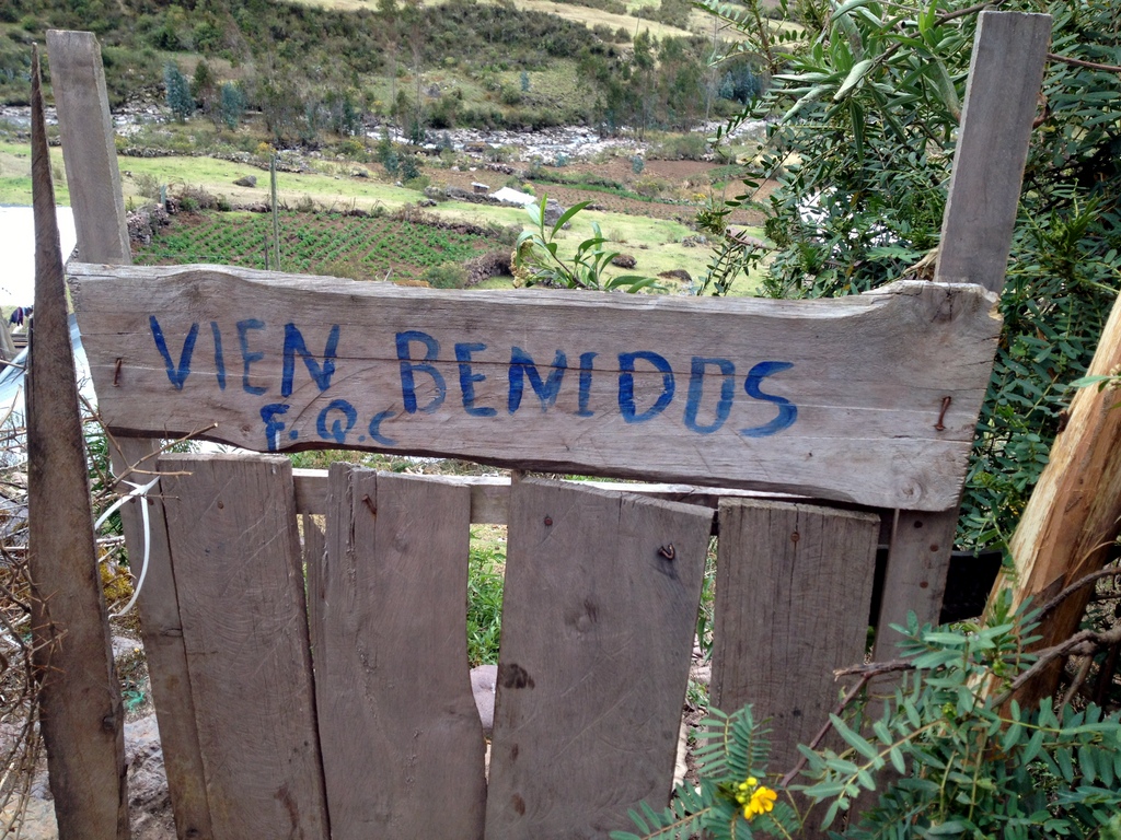 A common misspelling of the Spanish word 'bienvenidos'