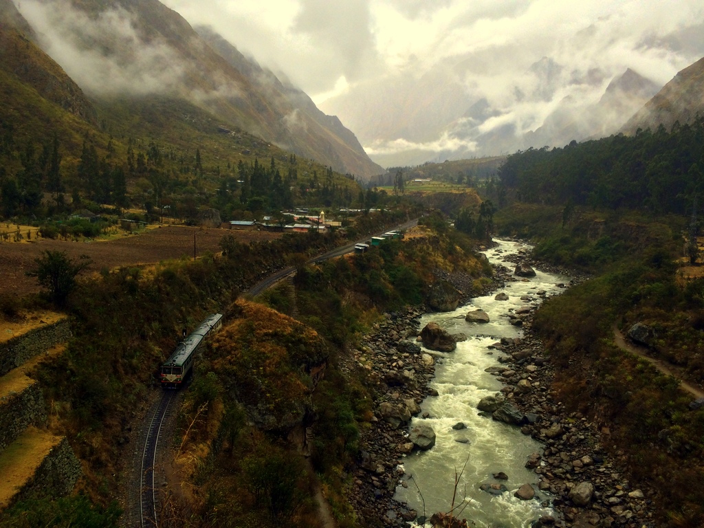 A photo of the railroad along the Urubamba River below Pisacucho